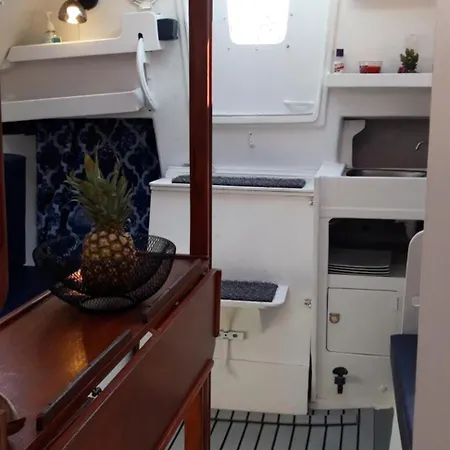 Ботель Le Nid Sur L'eau *