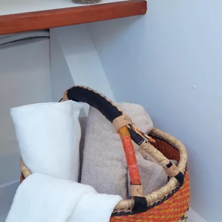 Le Nid Sur L'eau Ботель