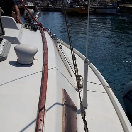 Le Nid Sur L'eau Ботель *